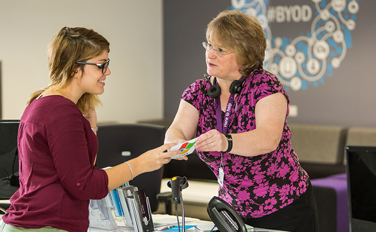  Student asking staff member for help