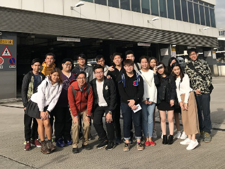 Students visiting Cathay Pacific HQ in Hong Kong