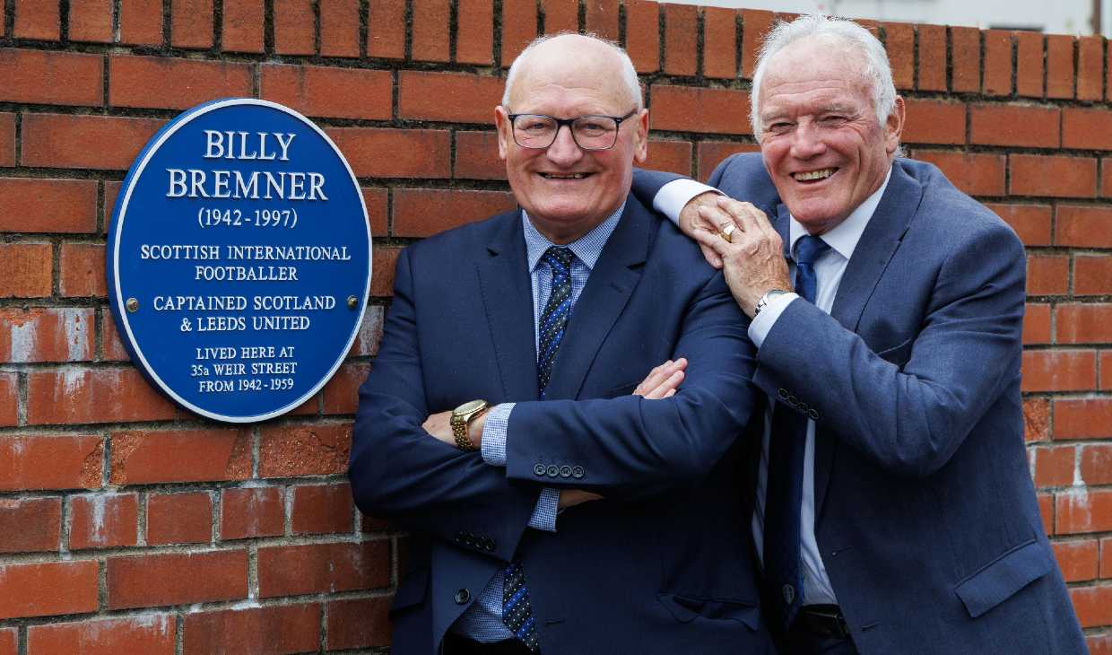 Former footballer players Jimmy Bone and Eddie Gray unveil blue plaque marking the childhood home of their friend and former team mate, late Billy Bremner