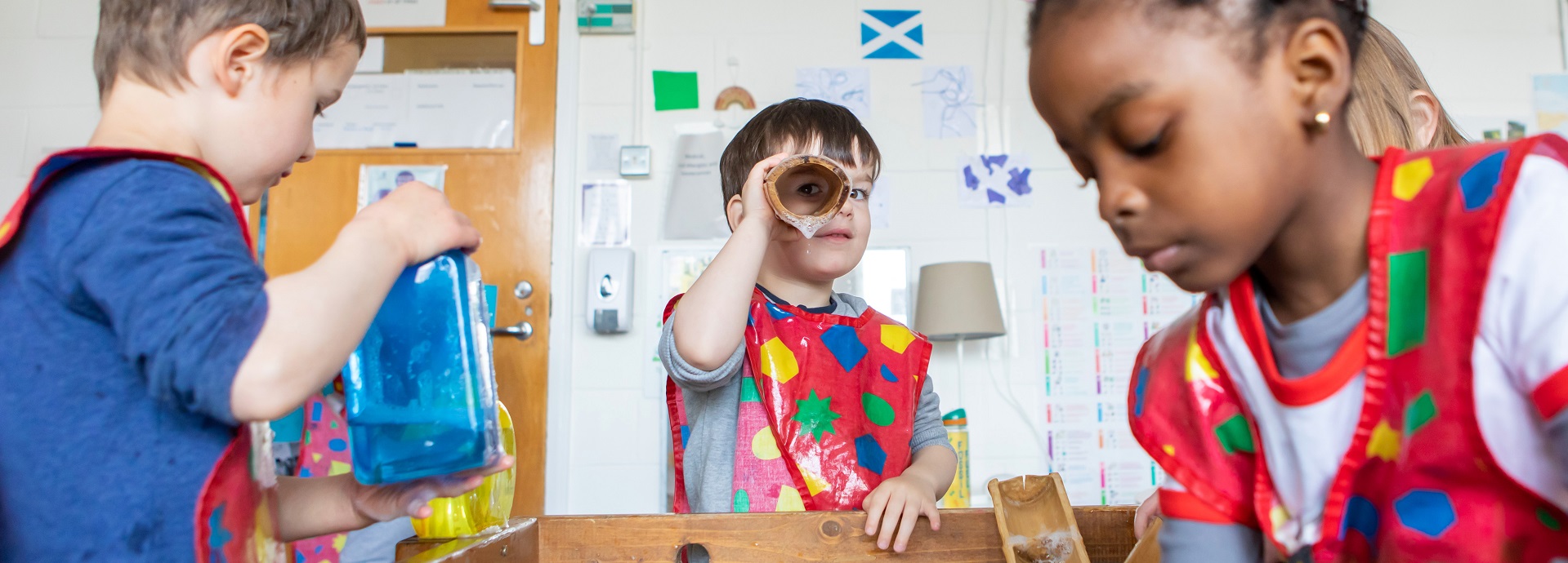 Children playing with water in the Psychology Kindergarten