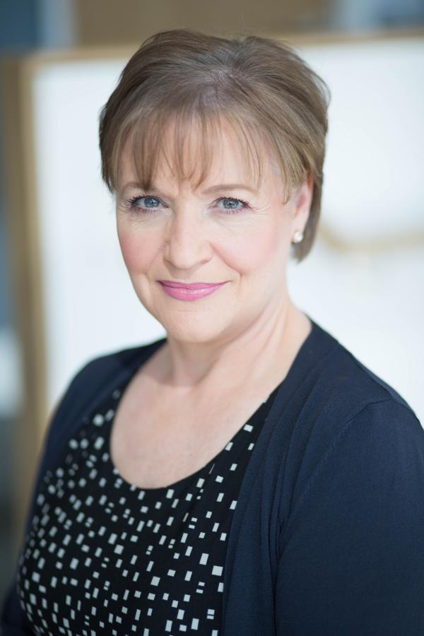 Dr Elaine Douglas